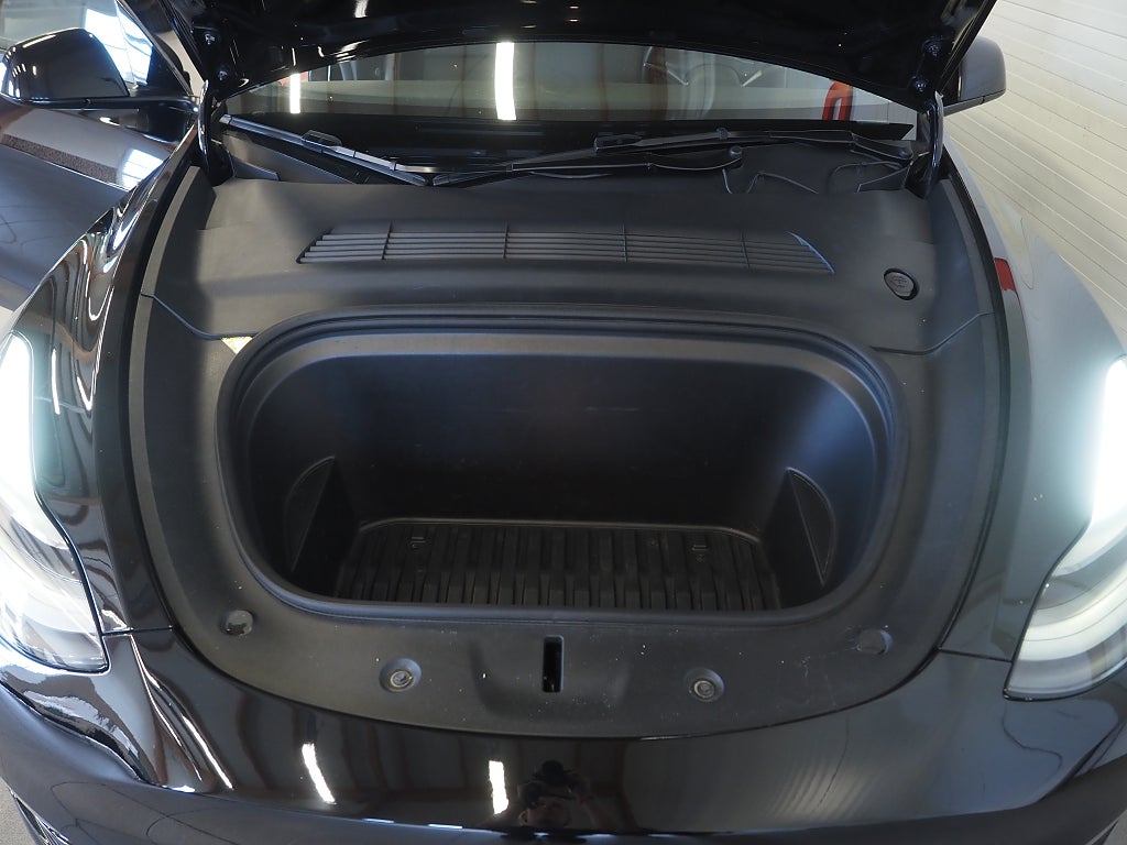 Tesla Model Y Performance 534hk | Dragkrok | Pano | Moms | 2022