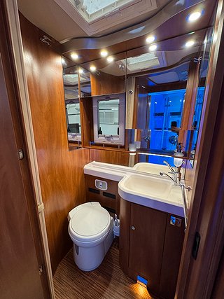 Husbil-integrerad Laika Kreos 8012 IVECO 180HK AUT 16 av 27