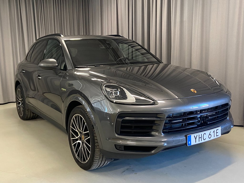 Porsche Cayenne E-Hybrid 462hk