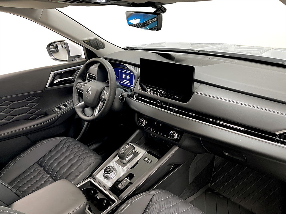 Bild på Mitsubishi Outlander Instyle PHEV 4WD - OMGÅENDE LEVERANS!