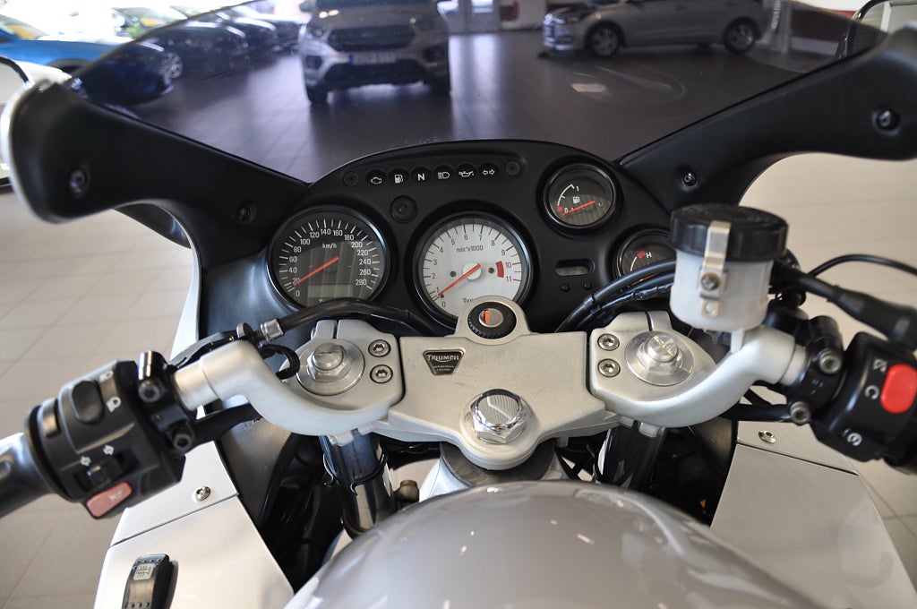 Triumph Sprint ST 955i 2004 - miniatyr 7