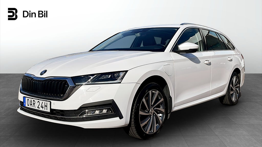 Skoda Octavia Combi Style 1,4 TSI iV 204Hk Värmare|Panorama
