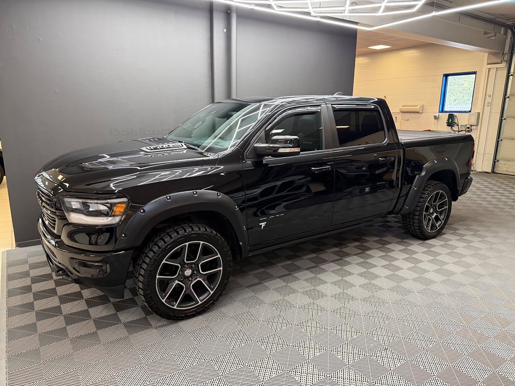 RAM 1500 Dubbelhytt 5.7 V8 4x4 TorqueFlite LARAMIE NIGHT / MOMS