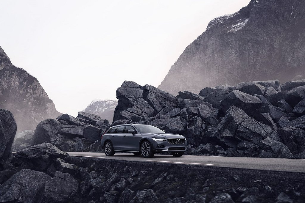 Volvo V90 Cross Country B5 AWD Bensin Plus *Rabattkampanj!