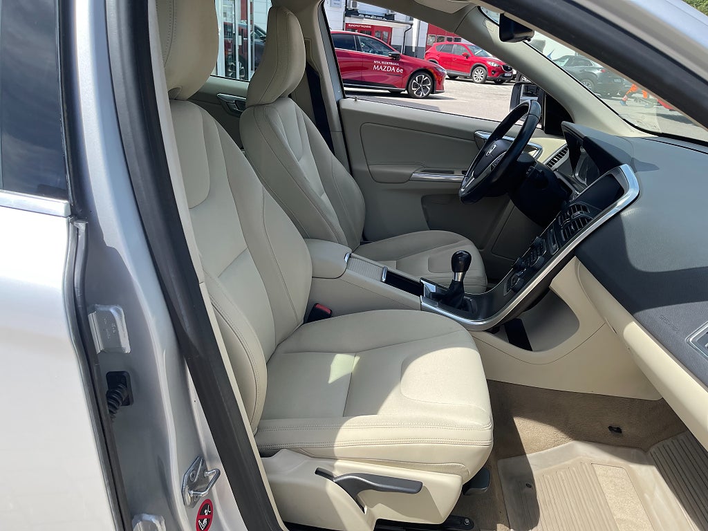 Volvo XC60 D3 Momentum 136 hk dragkrok, NY KAMREM