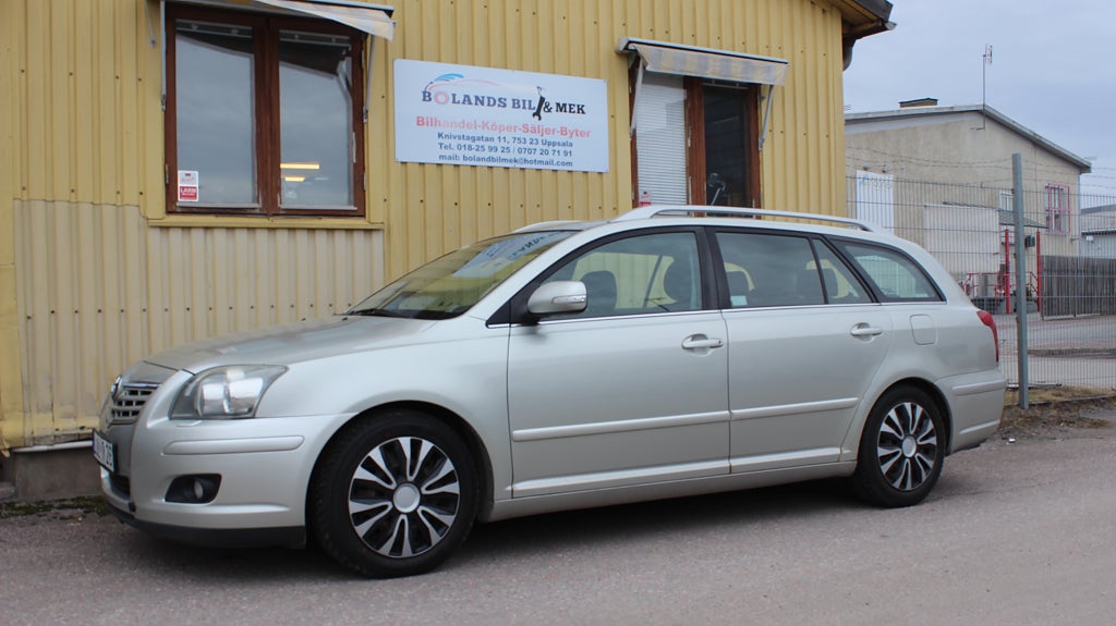 Toyota Avensis Kombi 1.8 VVT-i(Dragkrok)(Ny Besiktigad)