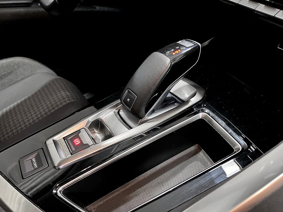 Bild på Peugeot 3008 Active 1.2 PT 130hk Aut CARPLAY P-SENSORER