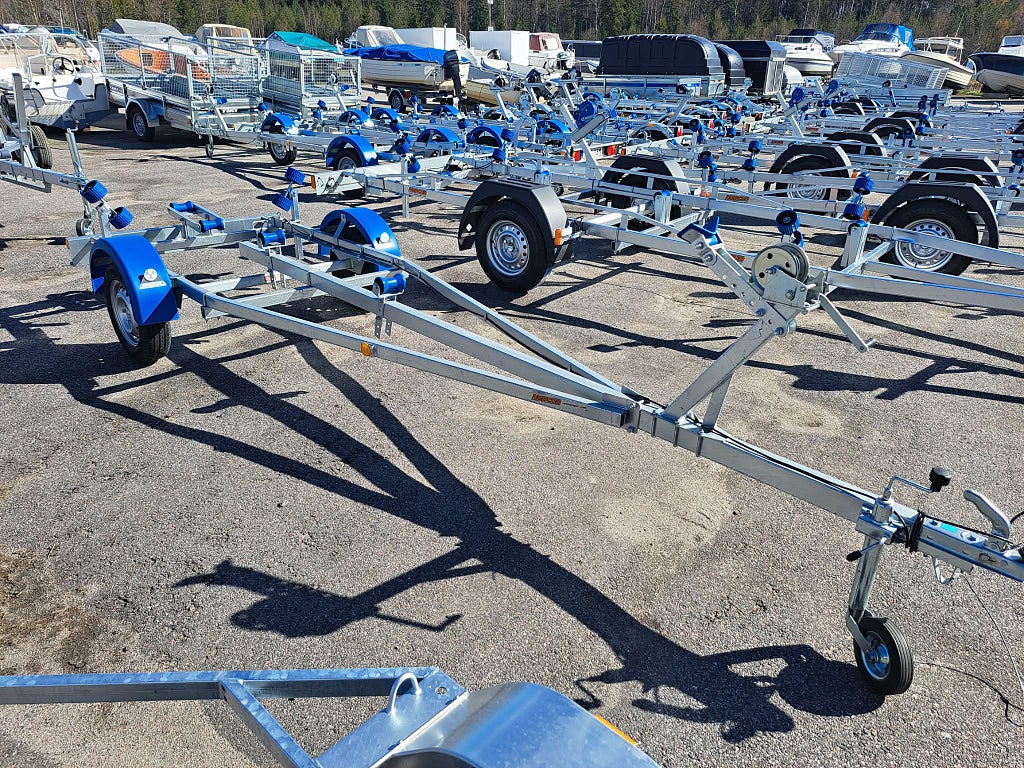 Neptun Marin 750 kg  80 km/h obromsad båttrailer 