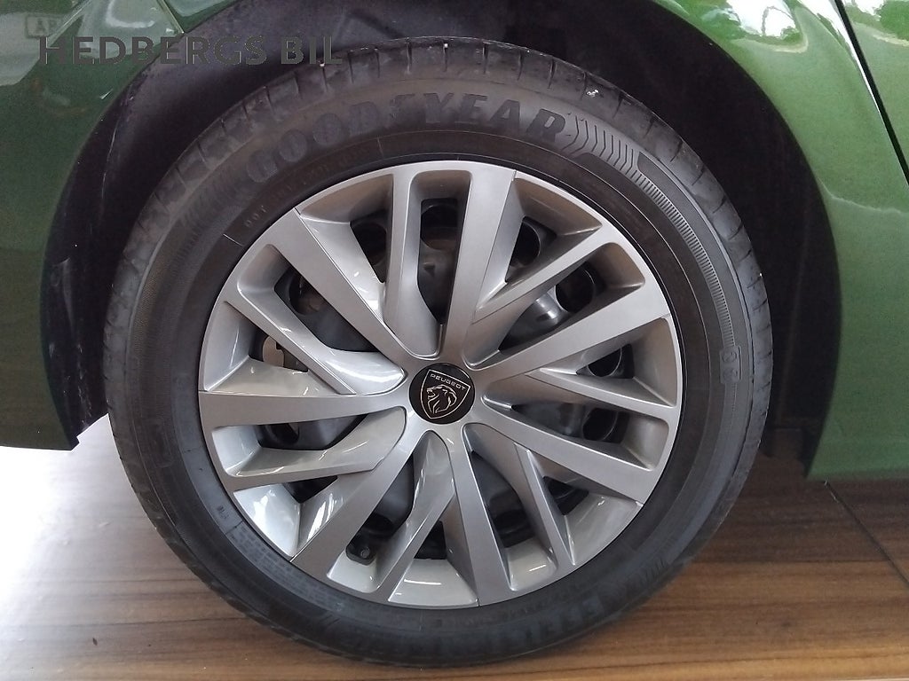 Peugeot 308 1.2 PureTech Allure 110HK thumbnail