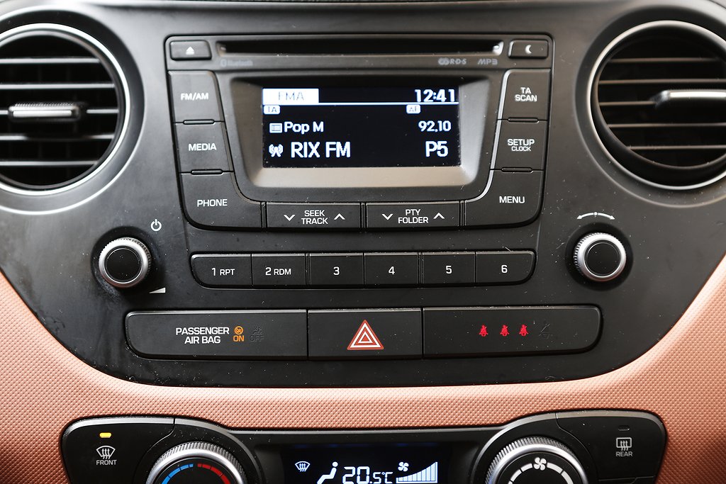 Hyundai i10 1,2 87hk Premium Automat 5D P-sensor Bluetooh 2015