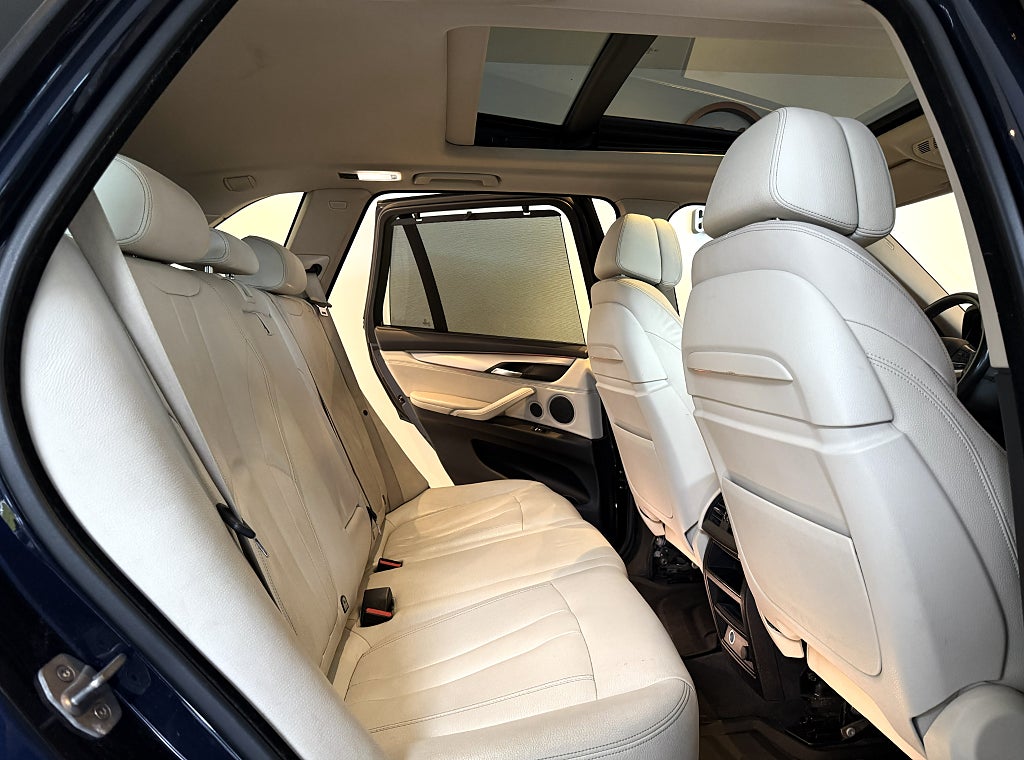 BMW X5 xDrive25d 218HK PANORAMA DRAG HELSKINN RATTVÄRME S+V