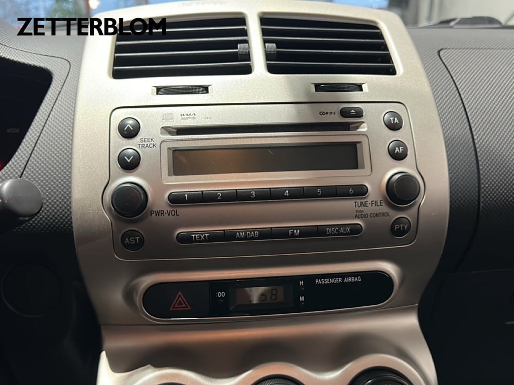 SUV Toyota Urban Cruiser 16 av 16