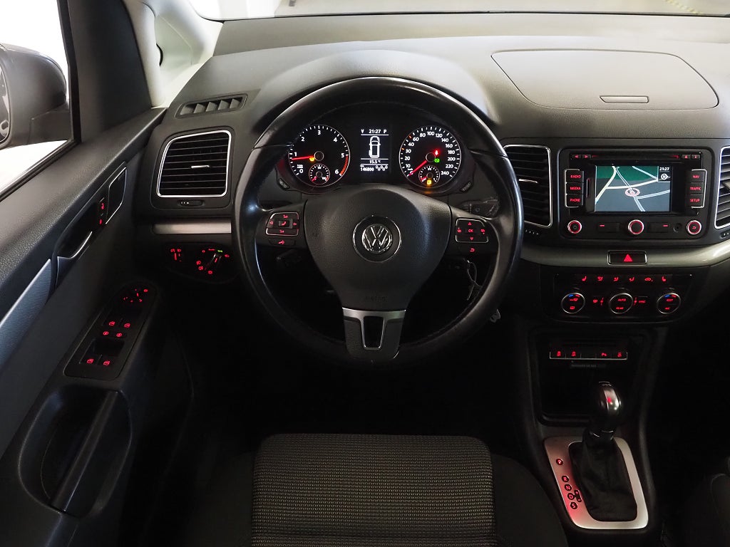 Volkswagen Sharan 7-sits 2.0 TDI 140hk Pano Drag Navi Kamera 2014