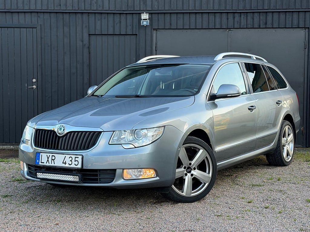 Skoda Superb Kombi 2.0 TDI 4x4 Elegance/ 2 Ägare/ Drag/ Helskinn mm