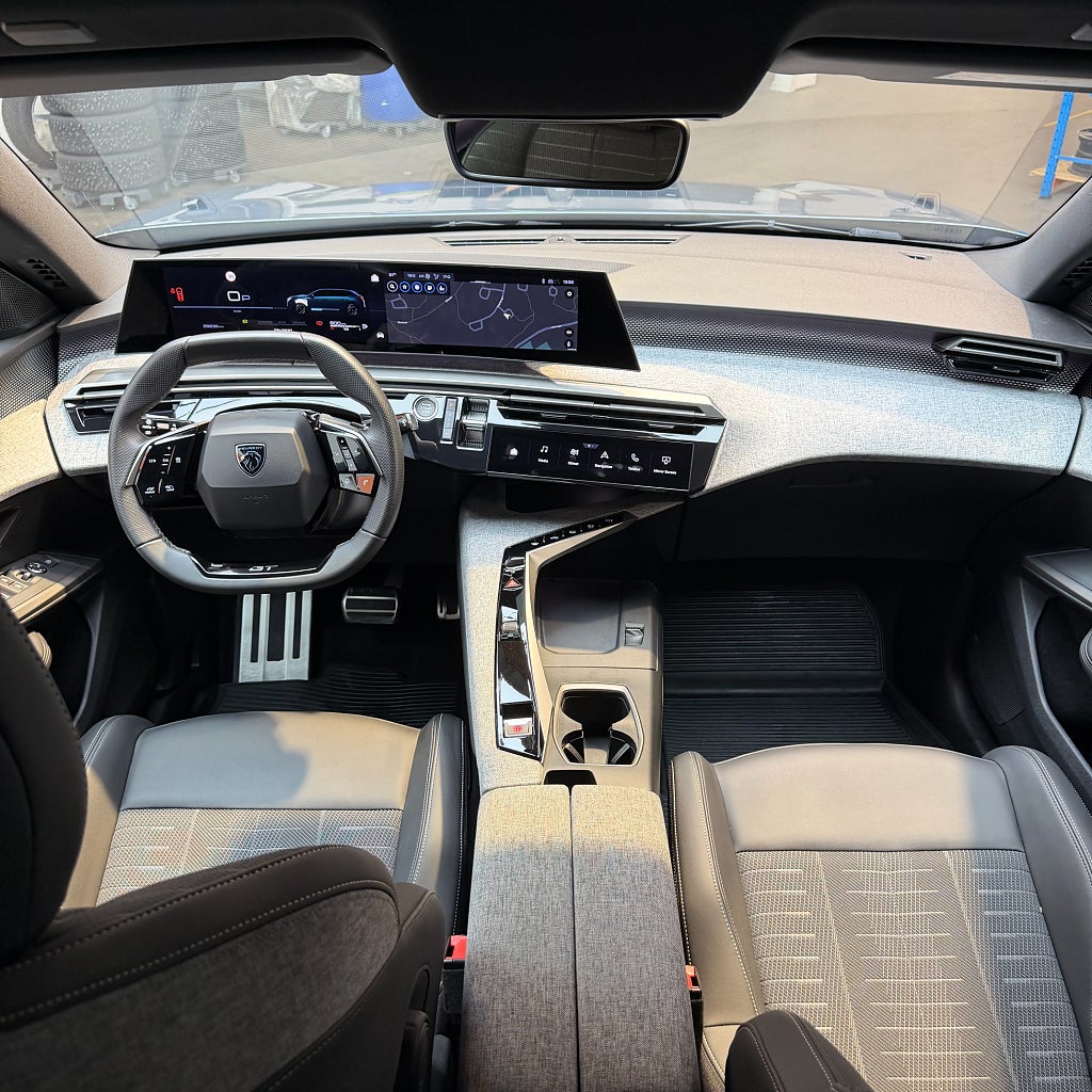 Peugeot 5008 HYBRID 136 e-DSC GT 7-Sits Cockpit Navi Backkamera MOMS