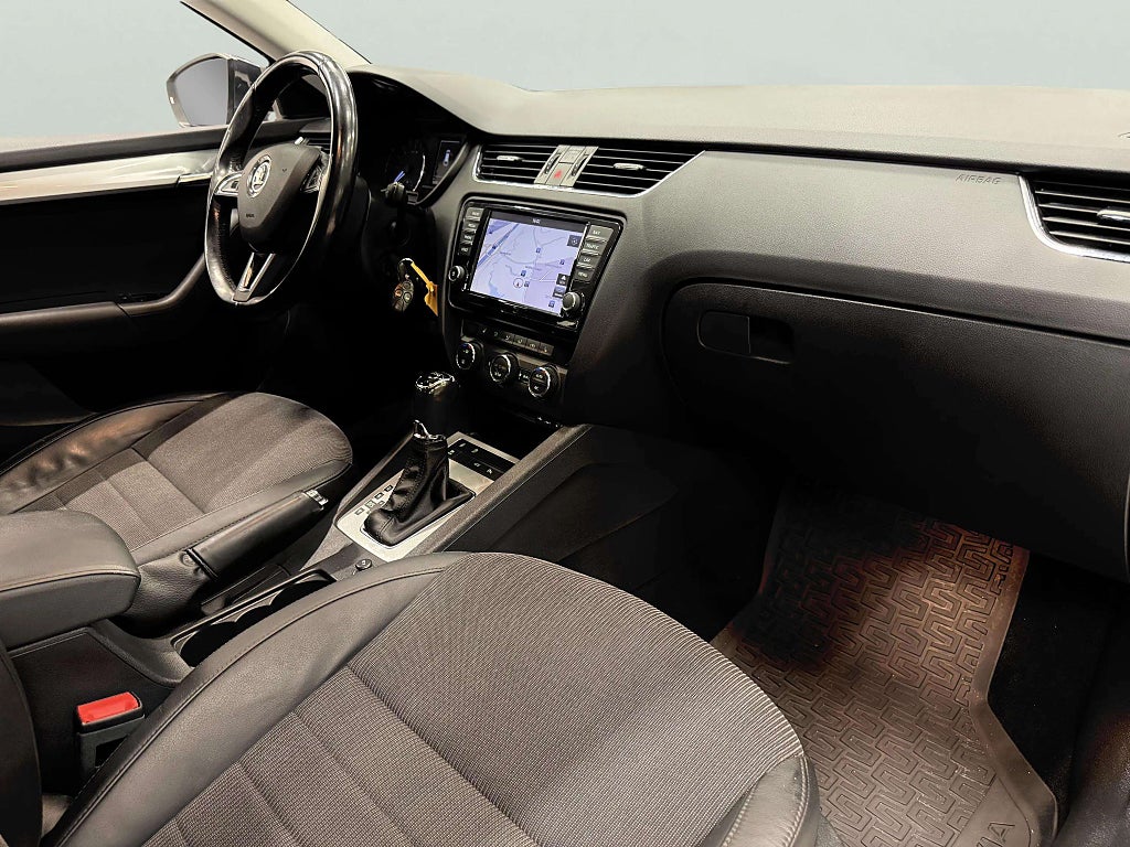 Skoda Octavia Kombi 2.0 TDI Business Edition, Vinterhjul Hemleverans - miniatyr 15