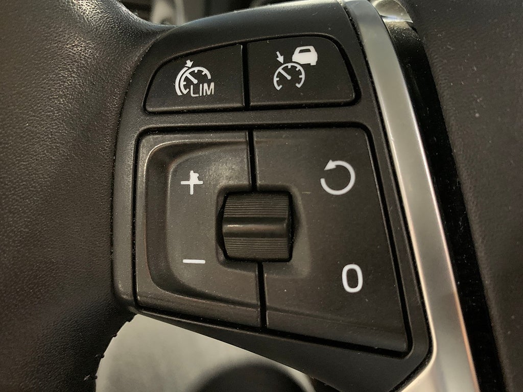 Volvo V40 T3 152hk Momentum | Business Adv | Intellisafe | Navi 2018