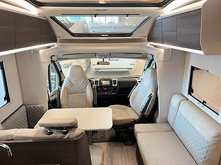 Husbil-halvintegrerad Adria Coral 670 SLT Supreme 29 av 37
