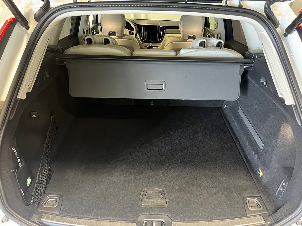 Volvo XC60 T5 AWD Aut Inscription DRAG B-kamera Carplay Ada farth bild 14
