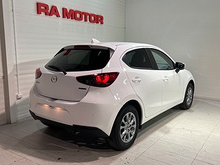 Halvkombi Mazda 2 4 av 18