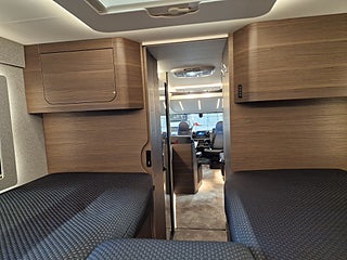 Husbil-integrerad Adria SUPER SONIC 890 LL 21 av 27