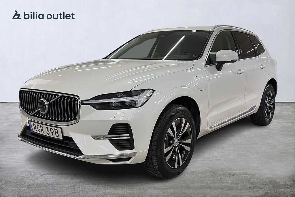 Volvo XC60 Recharge T6 AWD Core Edition / Pano / Värmare / Navi