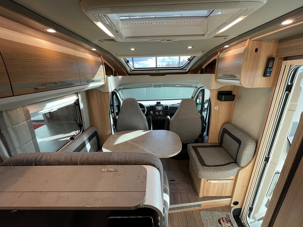 Knaus Sky TI 700 MEB /Hyd-stöd/AC bodel/Solcell/Badrum bak - Knaus