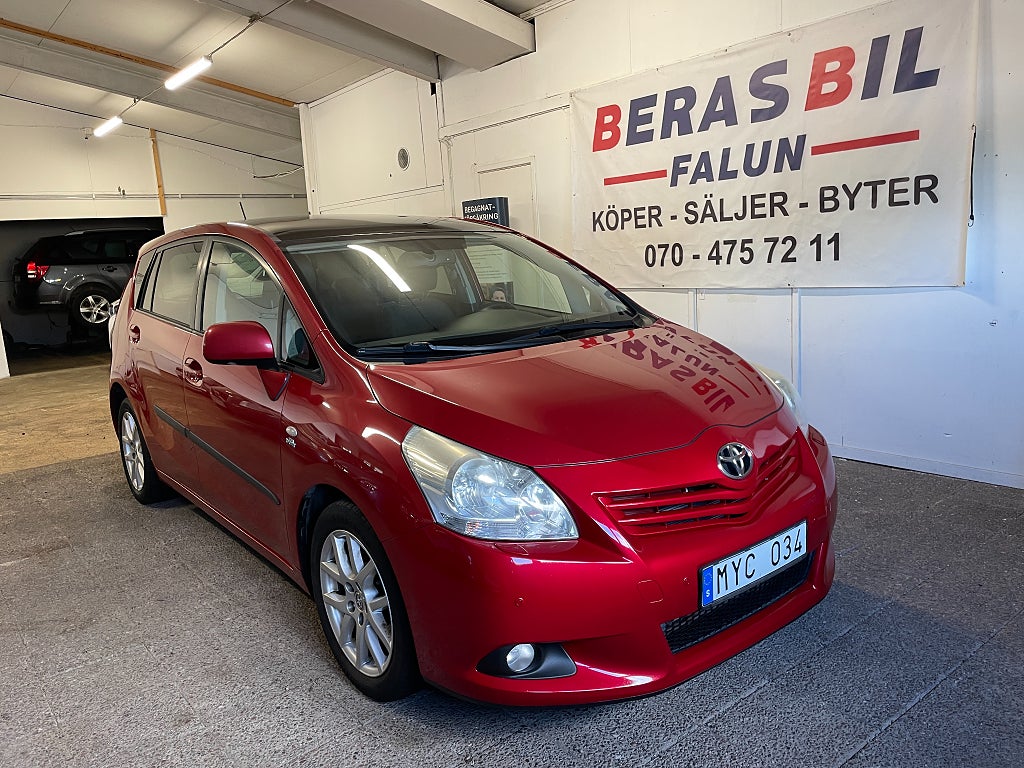 Toyota Verso 2.2 D/7-Sits/Panoramaglastak/Navi/Dragkrok/AUX/USB