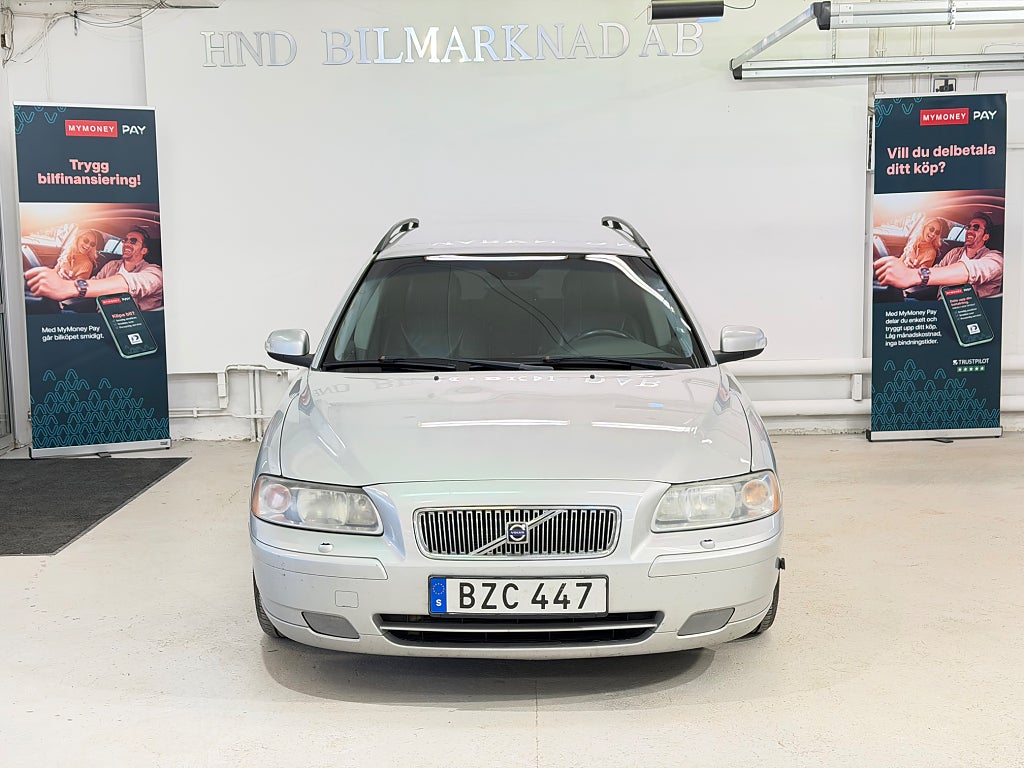 Volvo V70 2.5T Momentum Ny Besiktad Ny Servad Dragkrok 210HK