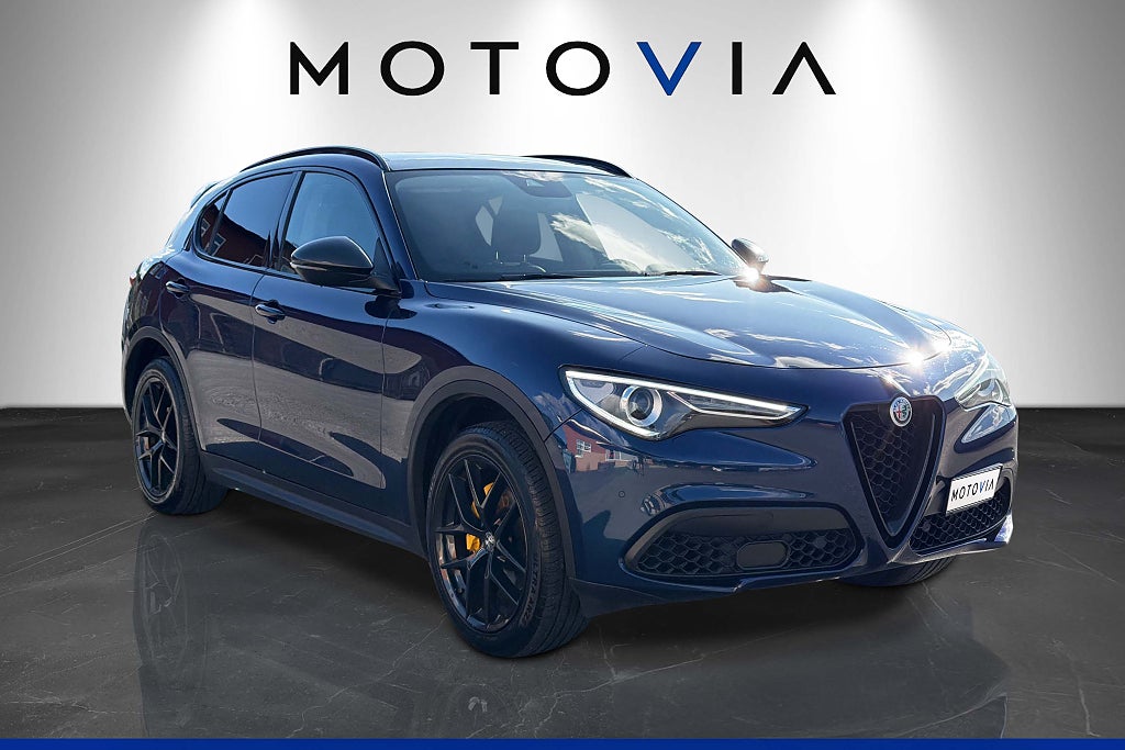 Alfa Romeo Stelvio 2.0 Turbo 16V Q4 Black Tech H/K Pano Elstol Backkamera