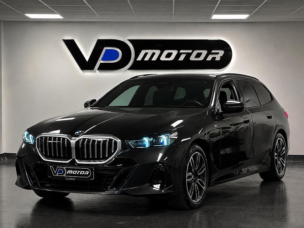 BMW 540 d xDrive Touring M-Sport Panorama B&W 360 HuD 303hk