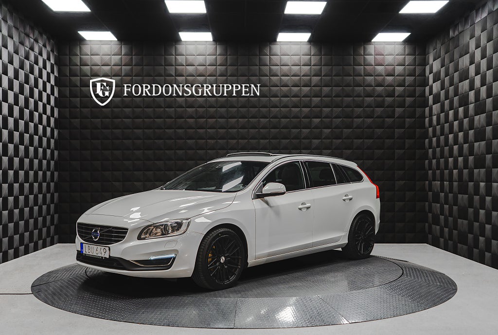 Volvo V60 D4 AWD  Business Edition Pro / Navi / Taklucka / VOC
