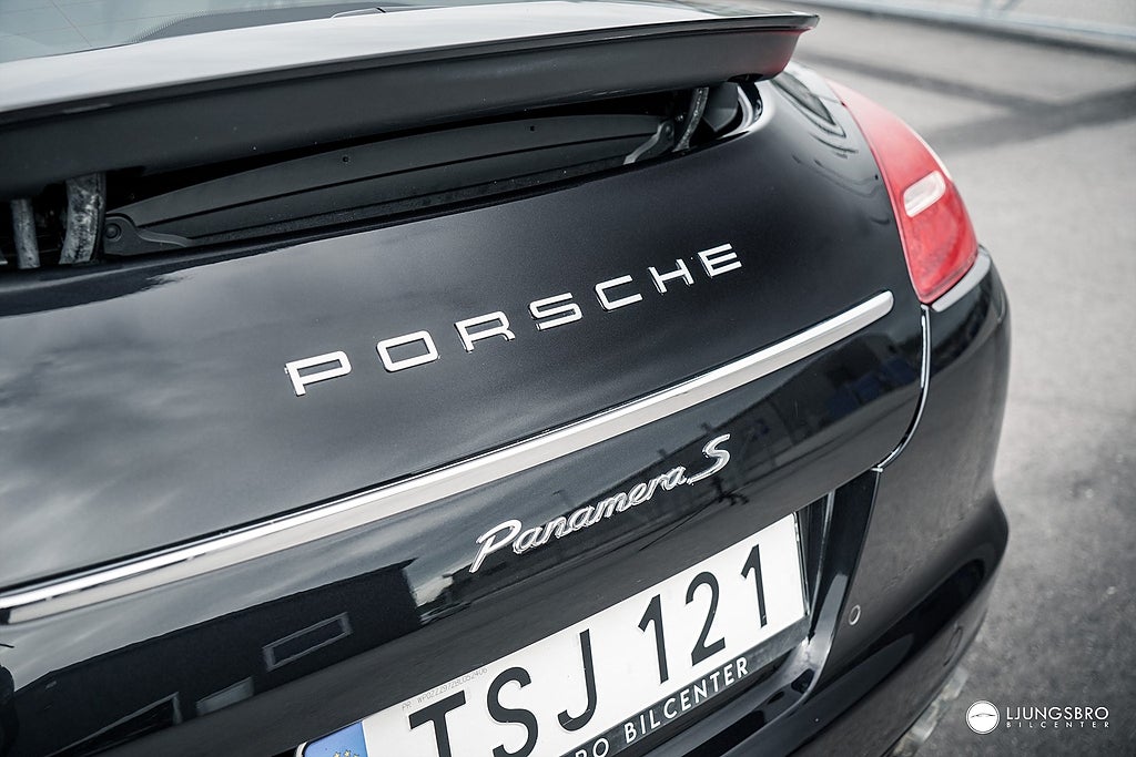 Porsche Panamera 2011 - miniatyr 3