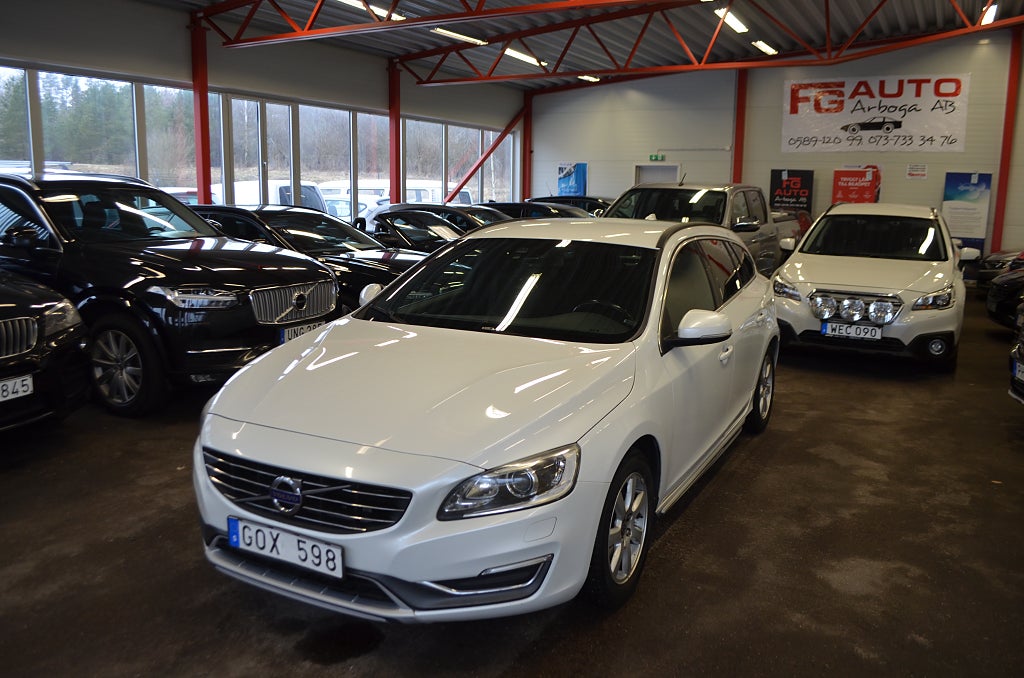 Volvo V60 D4 AWD 163 hk Momentum BE D-Värmare Drag