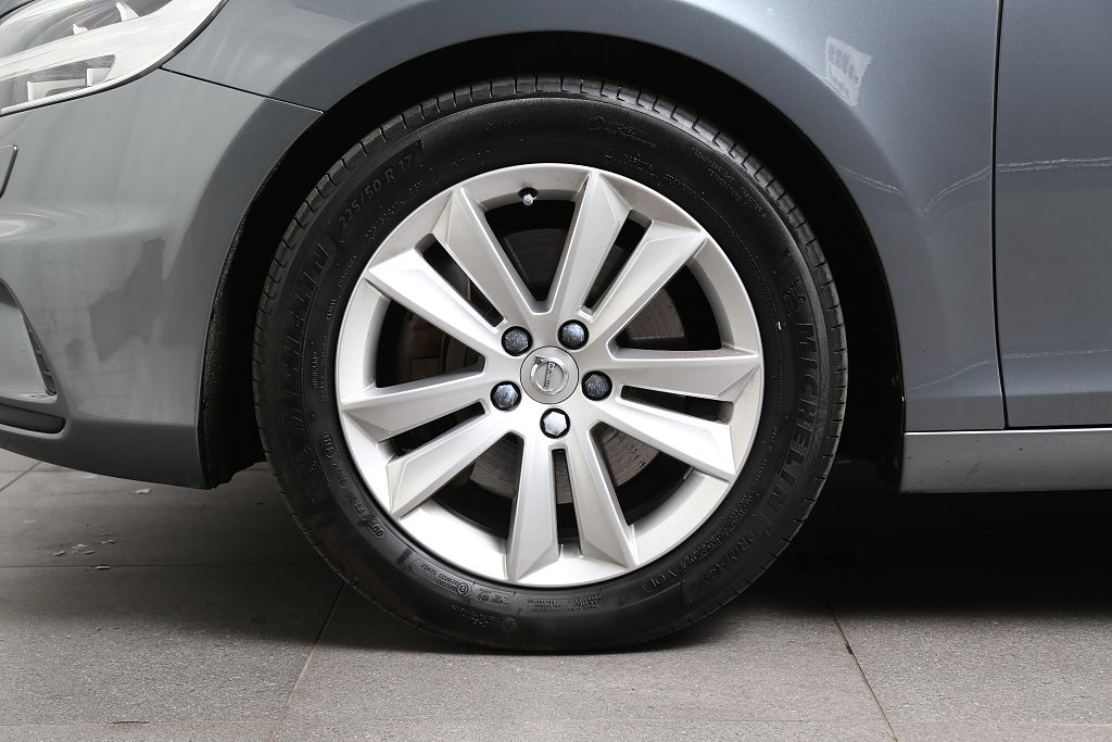 Volvo V40 D3 150hk R-Design Edition Aut Kamera Navi Teknikpaket 2019