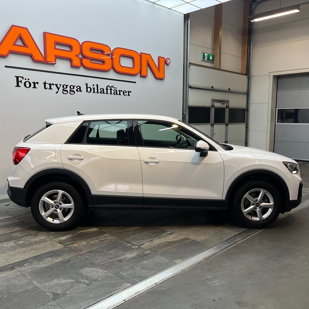 Audi Q2 35 TFSI S Tronic Proline Carplay P-Sensorer