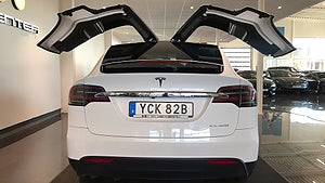 Tesla Model X har rullat 2499 mil. 