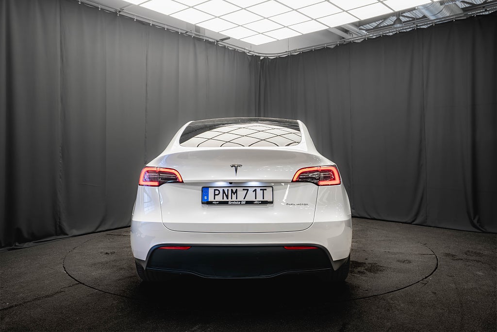 Tesla Model Y Long Range AWD DRAG PANO LÄDER 1-ÄGARE MOMS