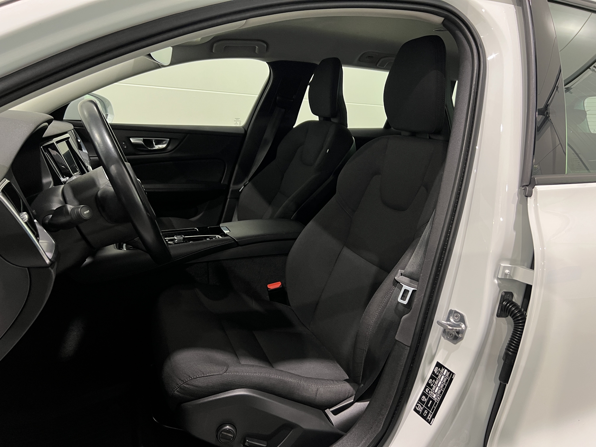 Volvo V60 2020, photo 7/56