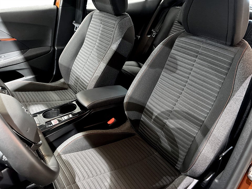 Bild på Peugeot E-2008 Active Pack 50kWh 136hk Aut KAMPANJRÄNTA 3,99%