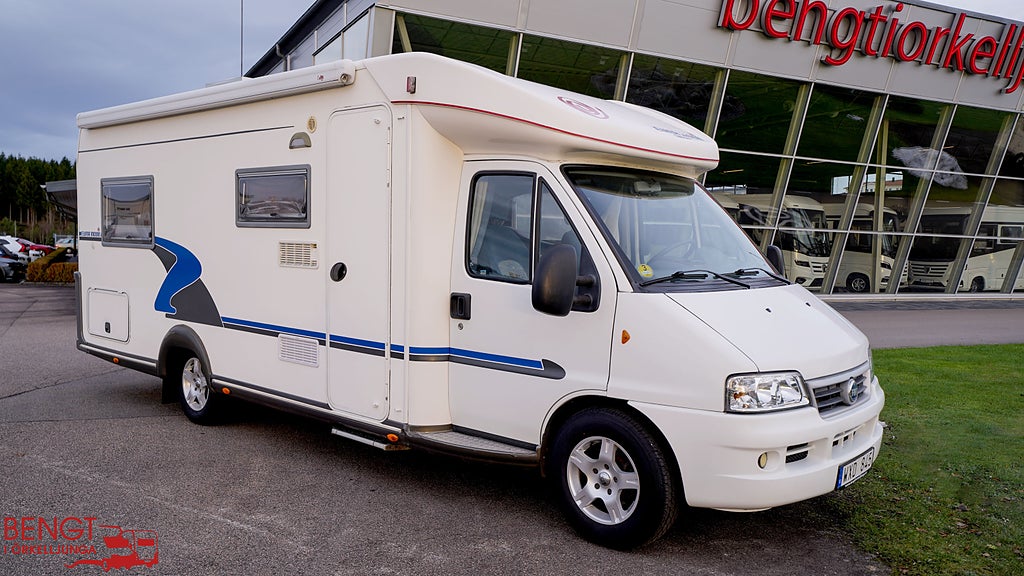 Eura Mobil 702 EBF | Låga enkelsängar