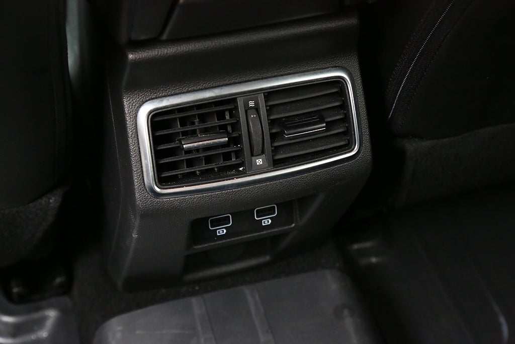 Renault Mégane Sport Tourer 1,3 TCe 140hk Keyless P-Sensorer Leasbar 2023