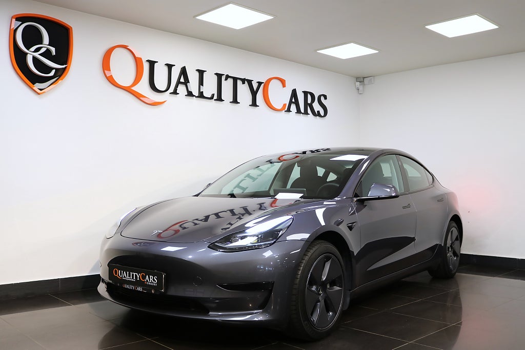 Tesla Model 3 Standard Range / Panorama / Läder / Svensksåld / Moms