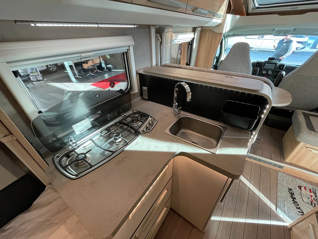 Knaus Sky TI 700 MEB /Hyd-stöd/AC bodel/Solcell/Badrum bak - Knaus
