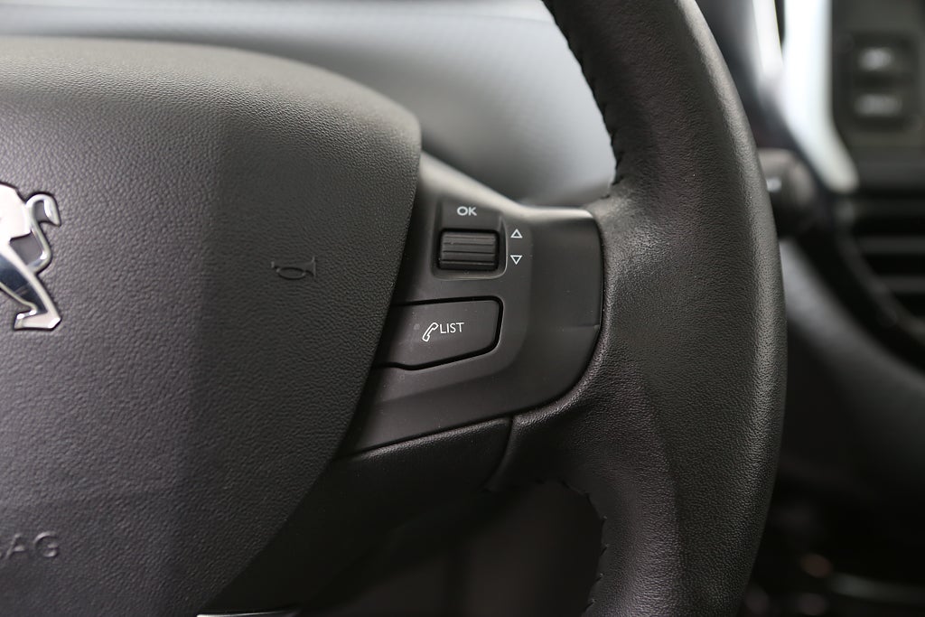 Peugeot 208 1,2 PureTech 82hk Style 5-D Panorama 2016