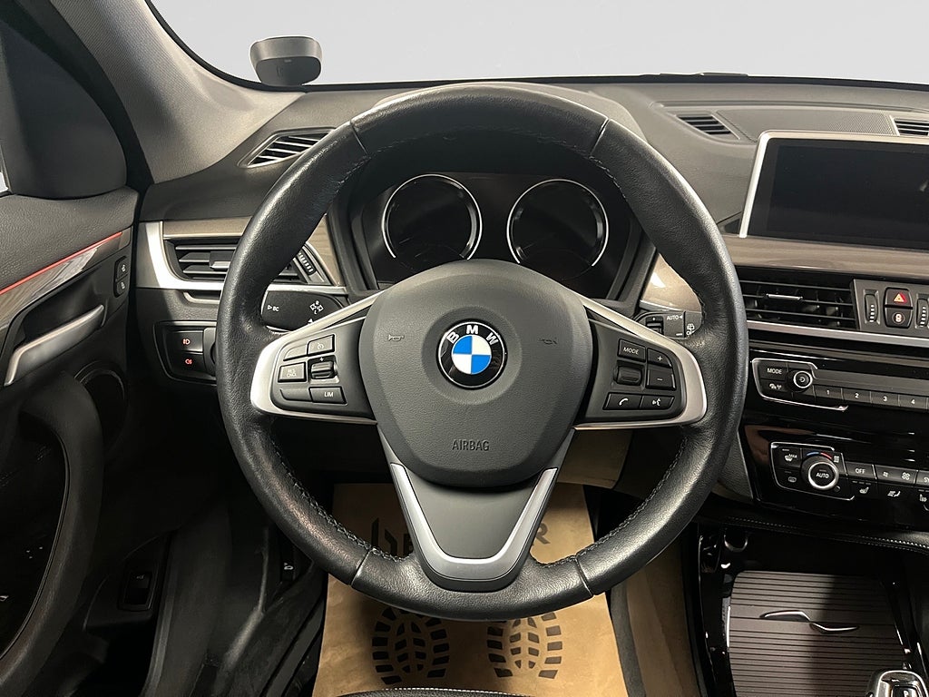 BMW X1 xDrive20d Aut xLine Dragkrok Farth 4WD Panorama HUD bild 12