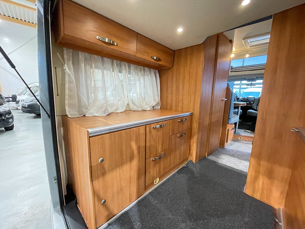 Hymer Compact 408 / Litium / B-kort / Höj och sänkbar säng /   - Hymer