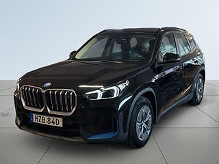 BMW iX1 i xDrive30 MOMS/SoV/Ad.Fhåll/Carplay/Rattvärme/Kamera – bild 16