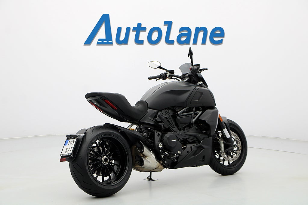Ducati Diavel 1260 *Nyservad Nya däck *