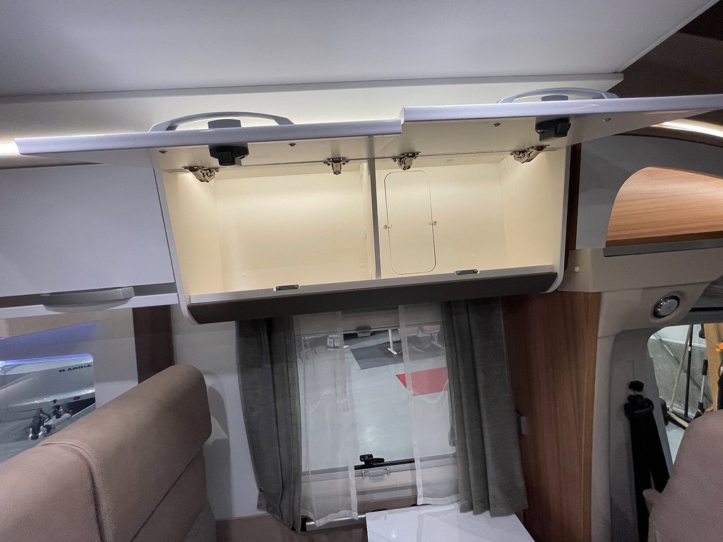 Adria Matrix Plus 670 SC /Taksäng/ALDE/5 bältad/160hk/Queen - Adria